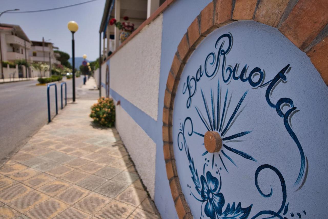 Hotel La Ruota Oliveri Exterior foto